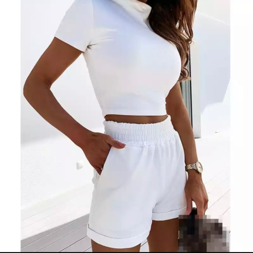 Set shorts and top white